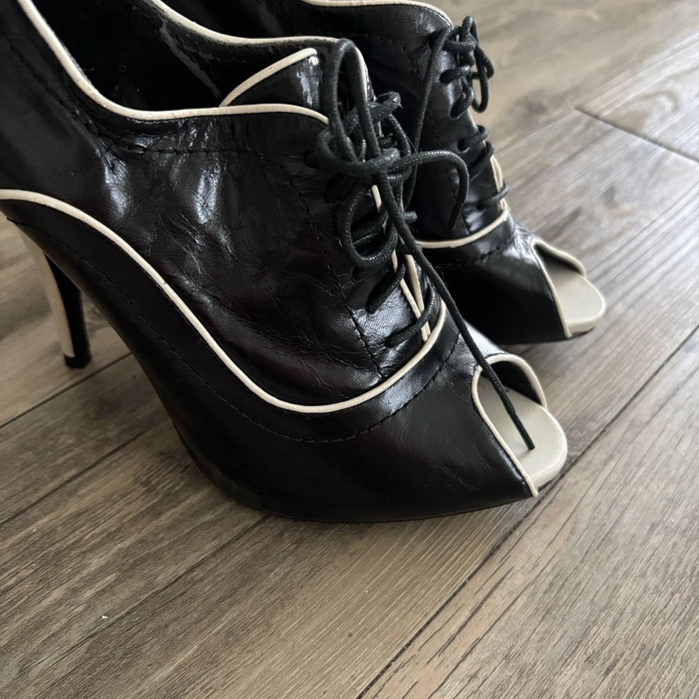 Steven By Steve Madden Black and White Peep Toe Heels, Size 7 - Picture 7 of 16